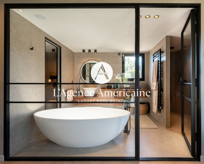 Image No.16-5 Bed Property for sale