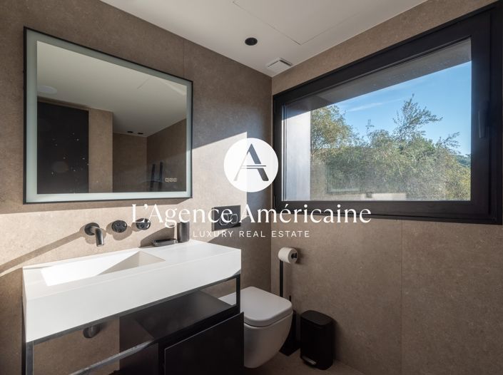 Image No.17-5 Bed Property for sale