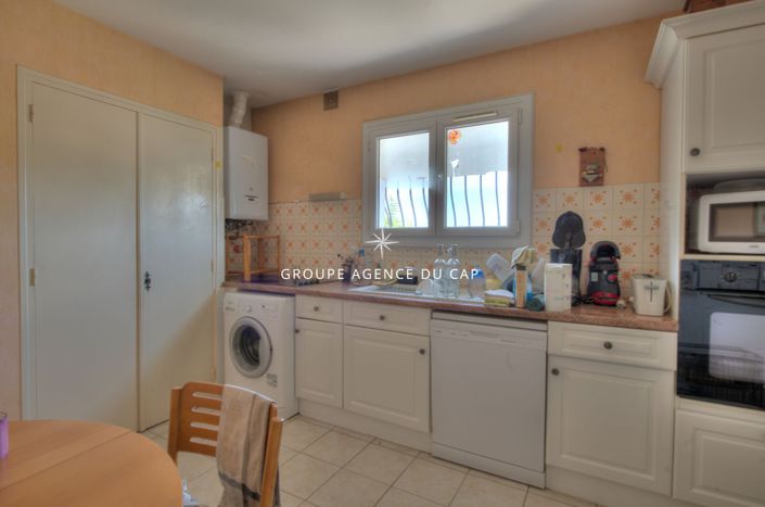 Image No.11-7 Bed House for sale