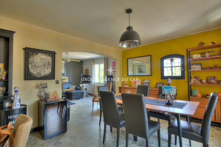Image No.6-7 Bed House for sale