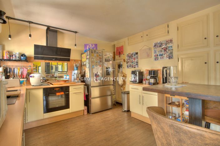 Image No.7-7 Bed House for sale