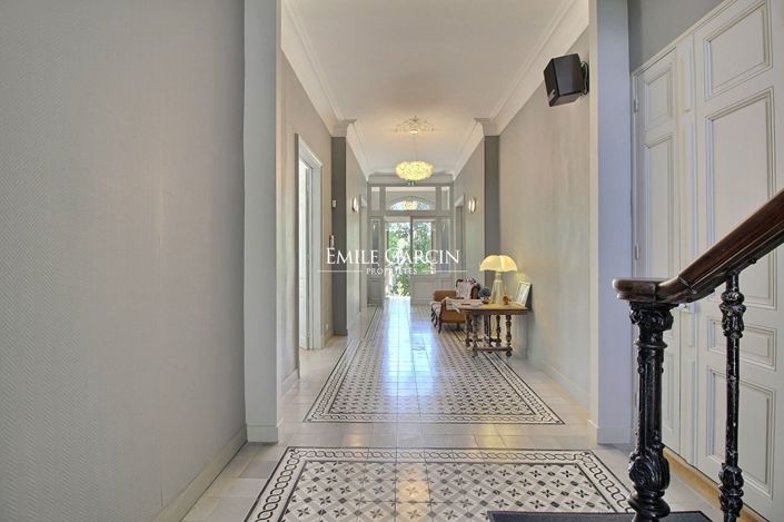 Image No.5-10 Bed House for sale