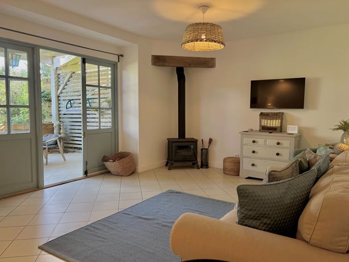 Image No.17-10 Bed House for sale