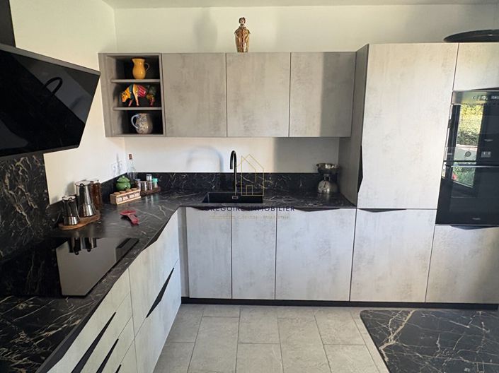 Image No.9-3 Bed House for sale