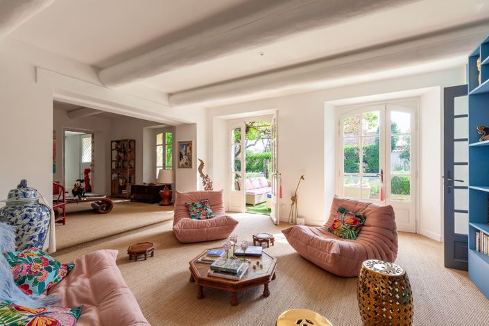Image No.9-5 Bed House for sale