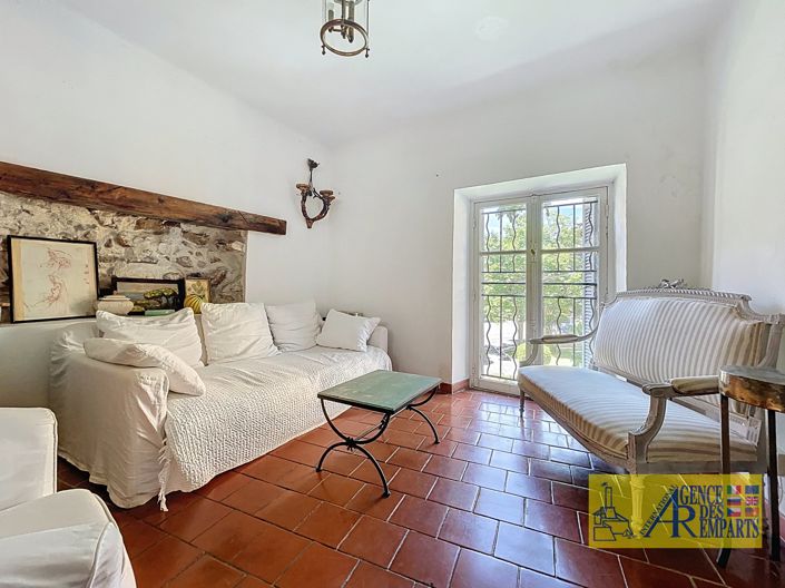 Image No.12-2 Bed House for sale
