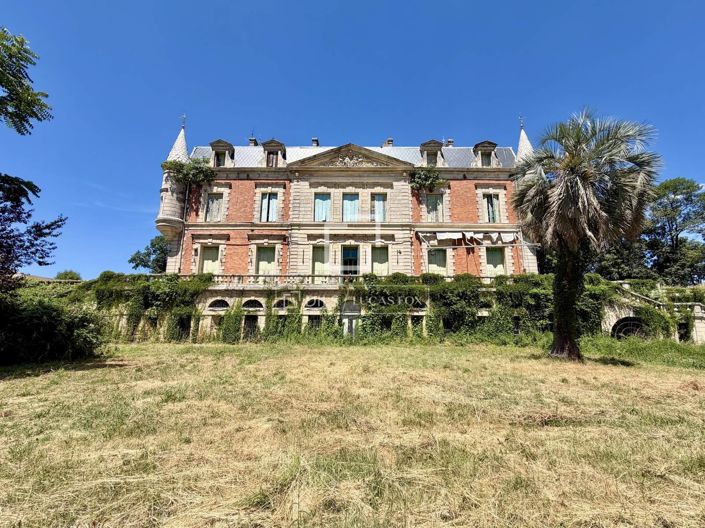 Image No.5-10 Bed House for sale