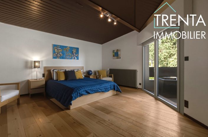 Image No.17-6 Bed Property for sale