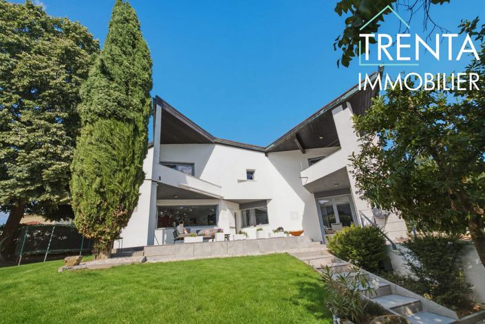 Image No.23-6 Bed Property for sale