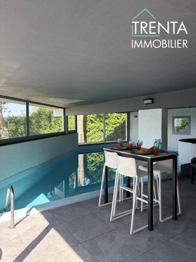 Image No.25-6 Bed Property for sale