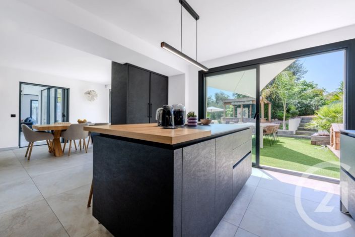 Image No.10-3 Bed House for sale