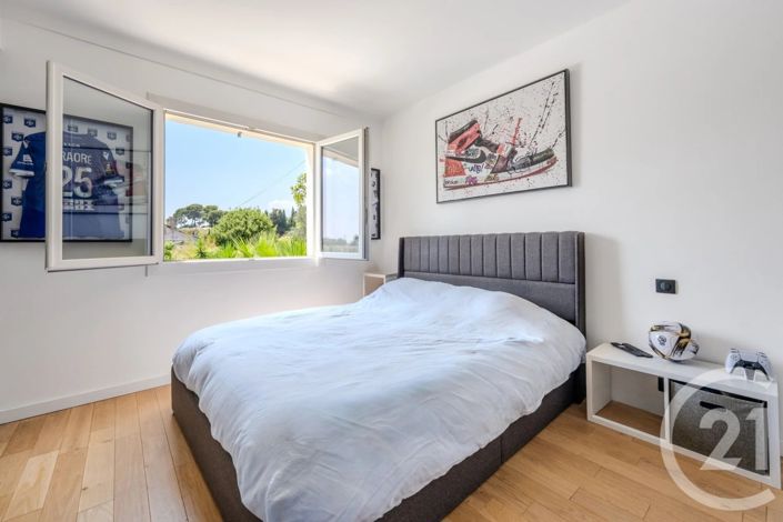 Image No.15-3 Bed House for sale