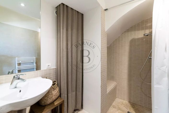 Image No.18-4 Bed House for sale