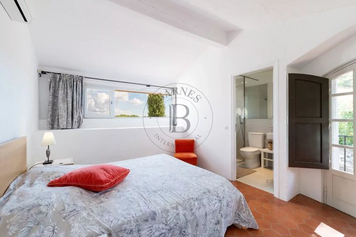 Image No.19-4 Bed House for sale