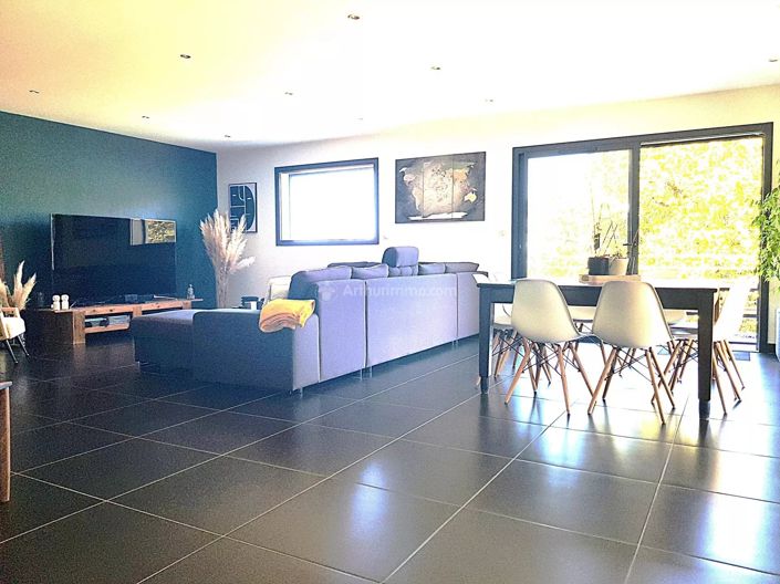 Image No.2-3 Bed House for sale