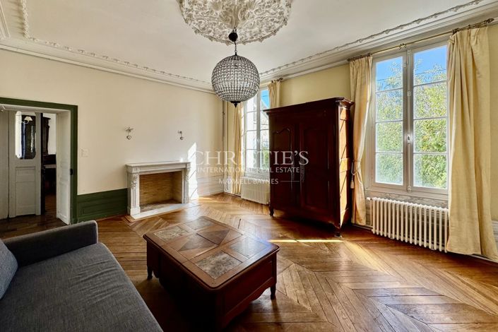 Image No.14-10 Bed Property for sale