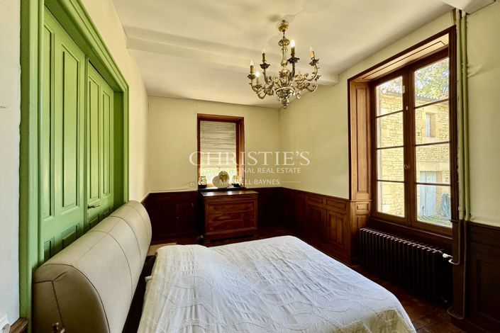 Image No.17-10 Bed Property for sale