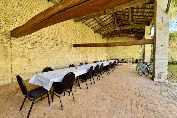 Image No.31-10 Bed Property for sale