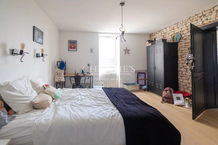 Image No.7-5 Bed House for sale