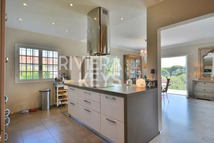 Image No.18-6 Bed House for sale
