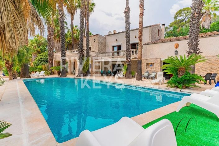 Image No.2-6 Bed House for sale