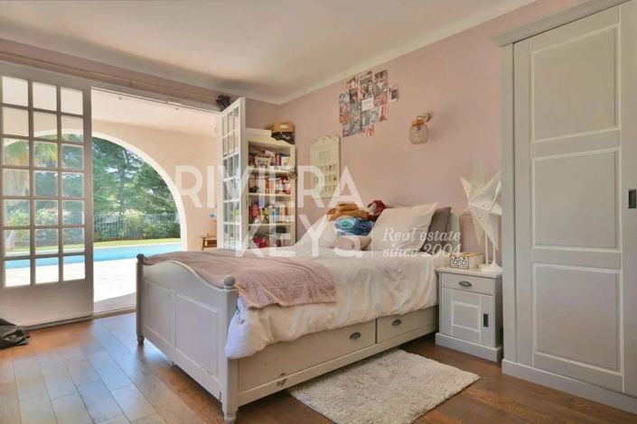 Image No.24-6 Bed House for sale