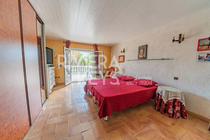 Image No.26-6 Bed House for sale