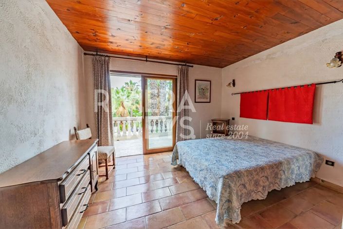 Image No.28-6 Bed House for sale