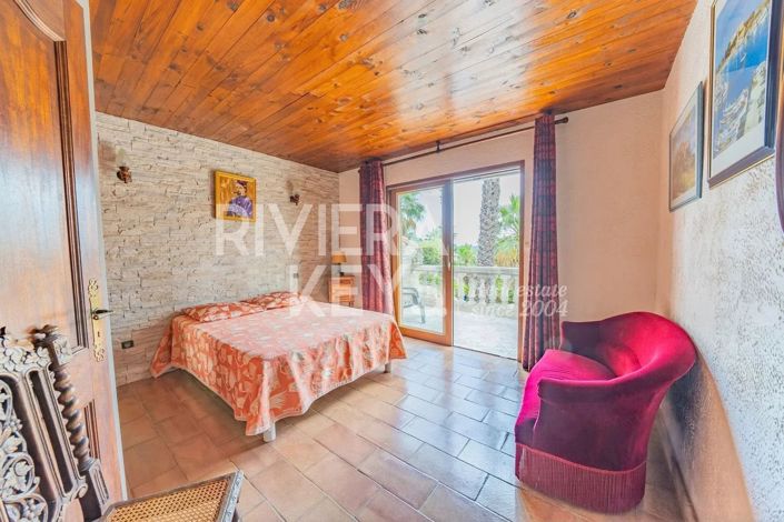 Image No.31-6 Bed House for sale