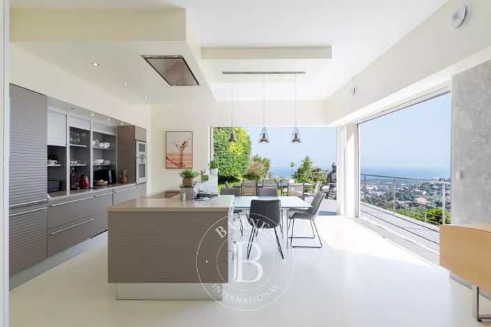 Image No.5-4 Bed House for sale