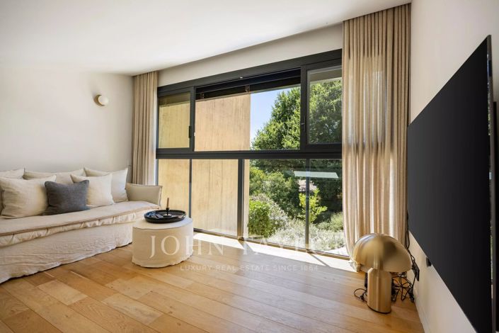 Image No.6-2 Bed House for sale
