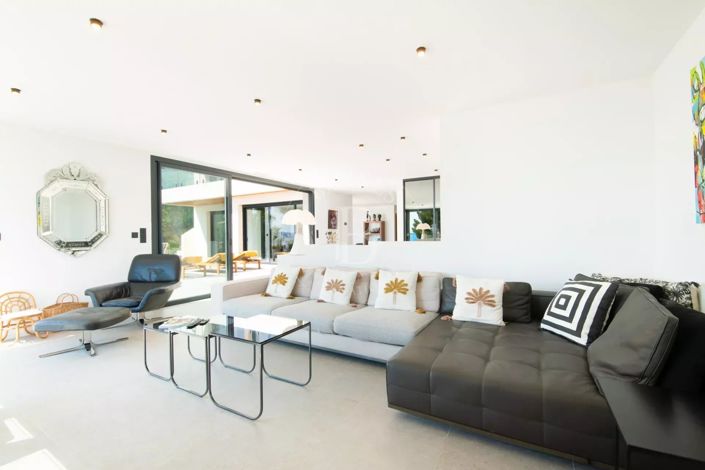 Image No.5-5 Bed House for sale
