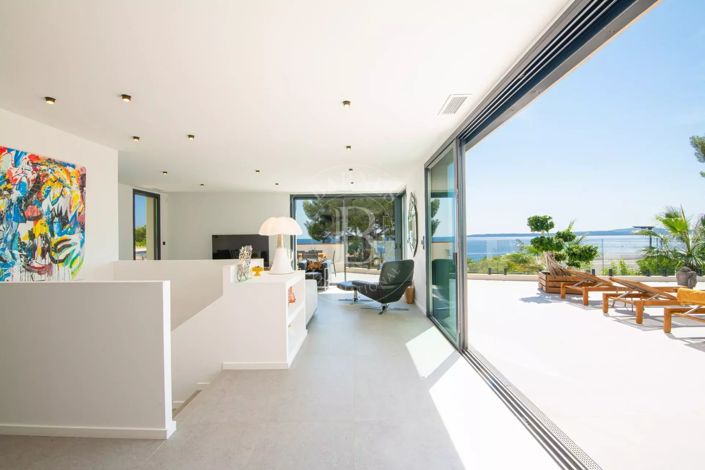 Image No.6-5 Bed House for sale