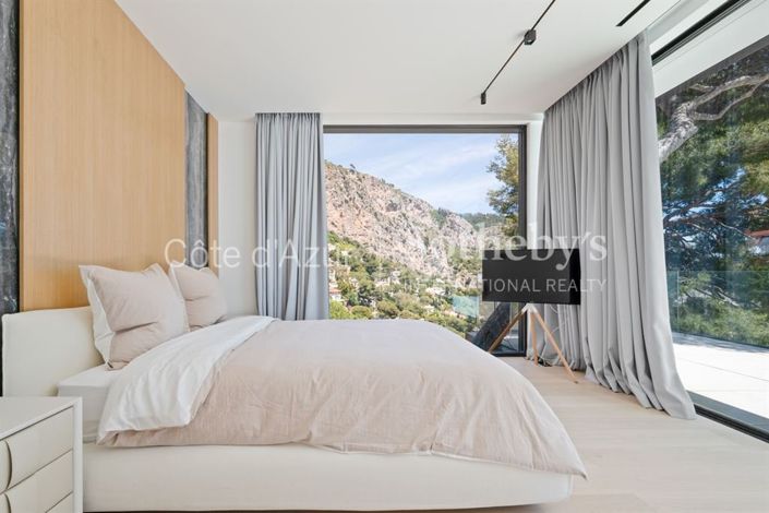 Image No.16-5 Bed House for sale