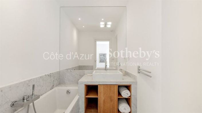 Image No.13-5 Bed House for sale