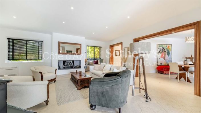 Image No.6-5 Bed House for sale