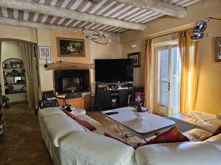 Image No.10-6 Bed House for sale