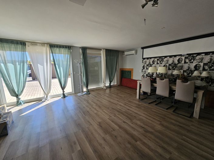 Image No.6-6 Bed House for sale