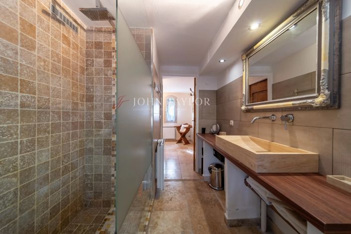 Image No.20-4 Bed House for sale