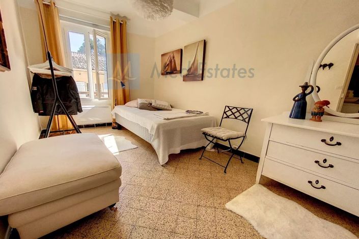Image No.9-3 Bed House for sale