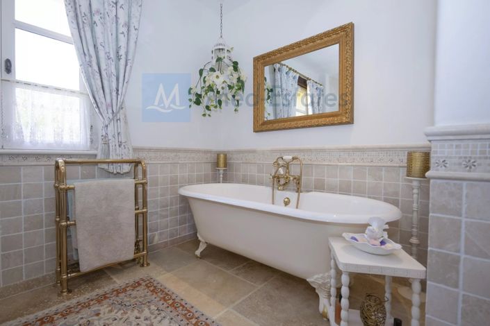 Image No.35-4 Bed House for sale