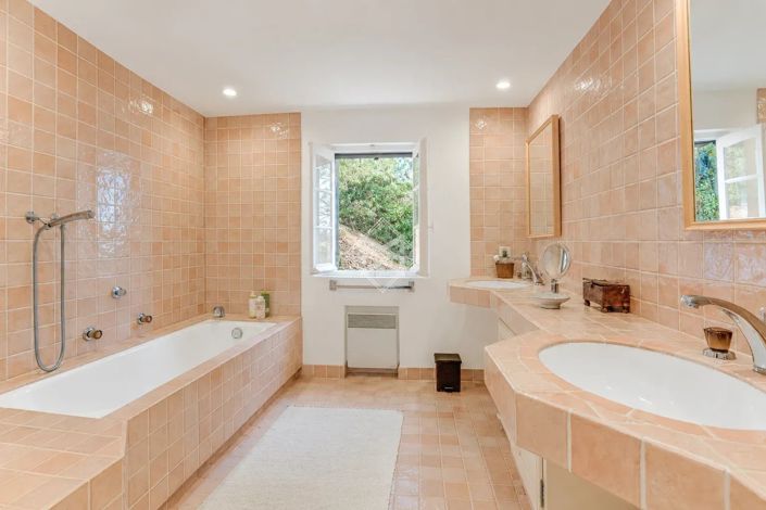 Image No.19-7 Bed House for sale