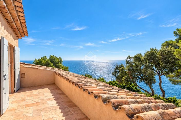 Image No.20-7 Bed House for sale