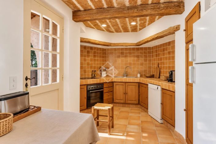 Image No.9-7 Bed House for sale