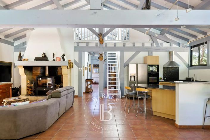 Image No.10-2 Bed House for sale