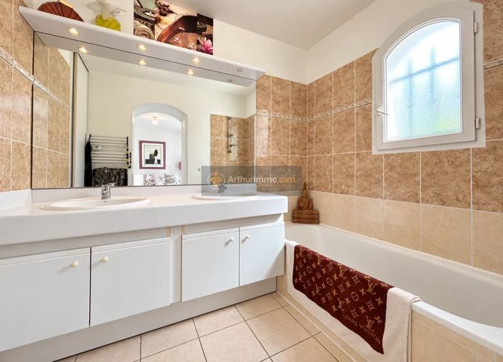 Image No.15-4 Bed House for sale