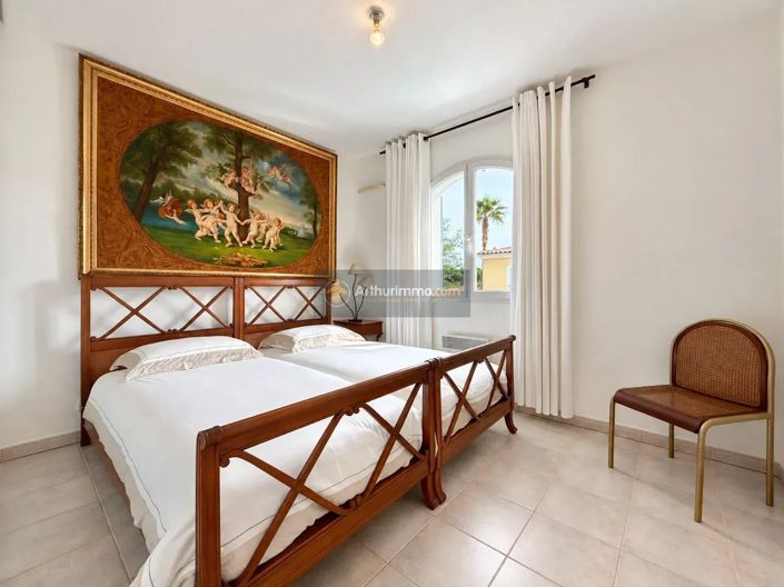 Image No.18-4 Bed House for sale