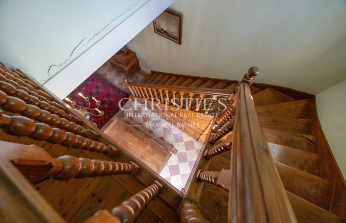 Image No.18-9 Bed Property for sale