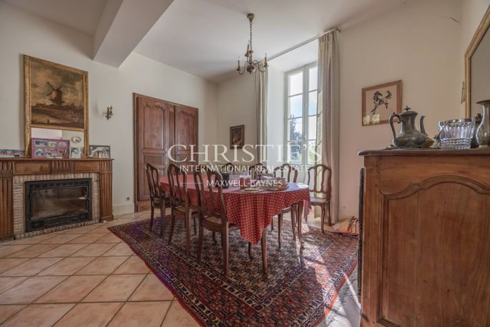 Image No.9-9 Bed Property for sale