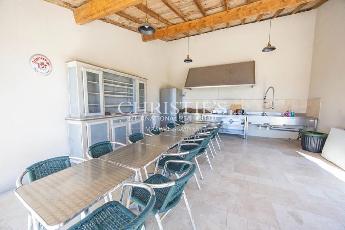 Image No.20-16 Bed Property for sale